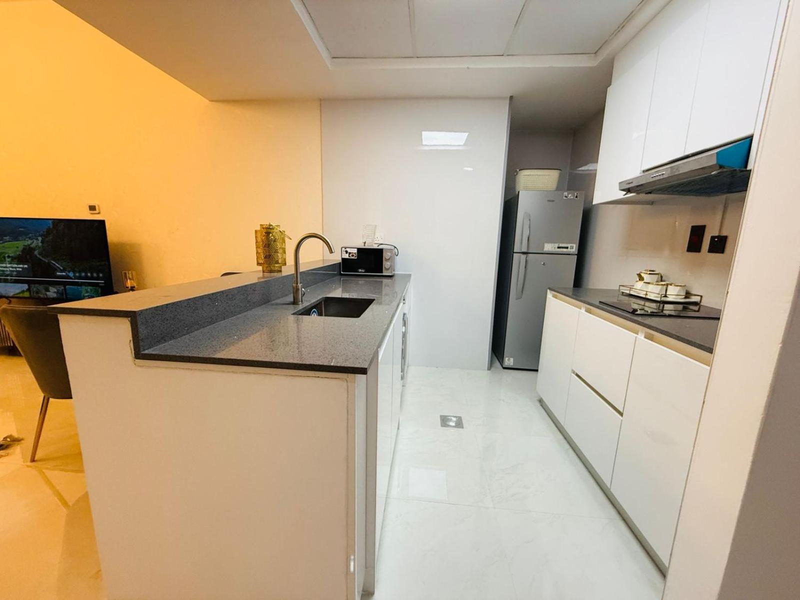 Guest house One-master Bedroom - Luxury - 2 Min Walk To Tram