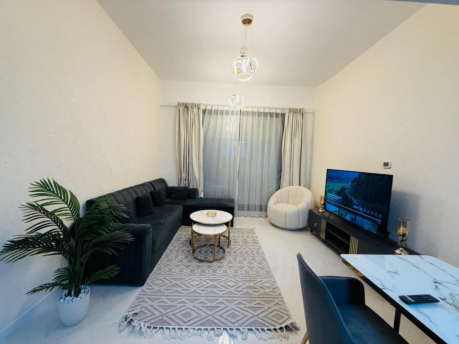 One-master Bedroom - Luxury - 2 Min Walk To Tram Guest house *