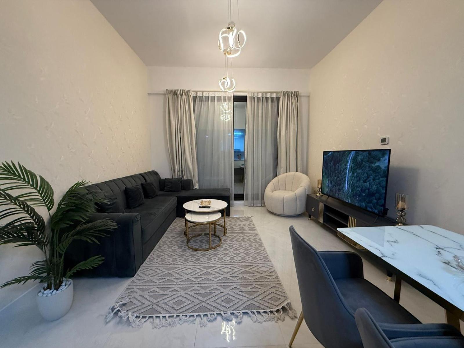 One-master Bedroom - Luxury - 2 Min Walk To Tram Dubai