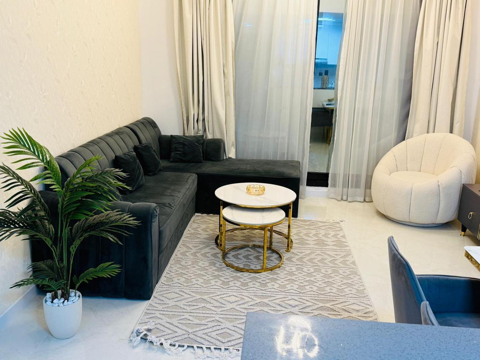 One-master Bedroom - Luxury - 2 Min Walk To Tram Guest house *