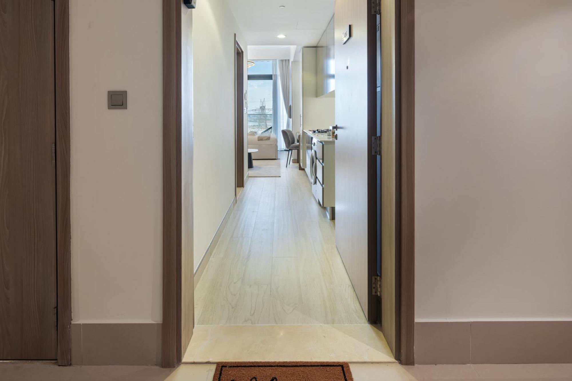 Modernistic In Azizi One Dubai