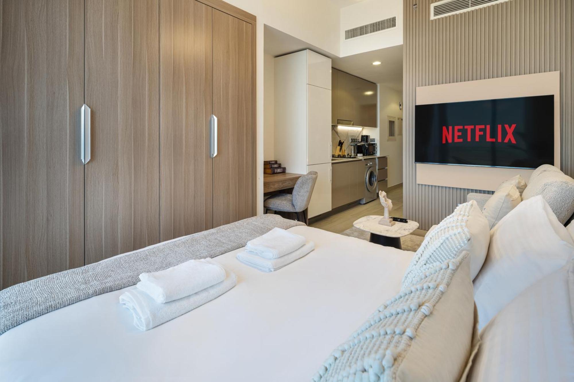 Modernistic In Azizi One Apartment Dubai