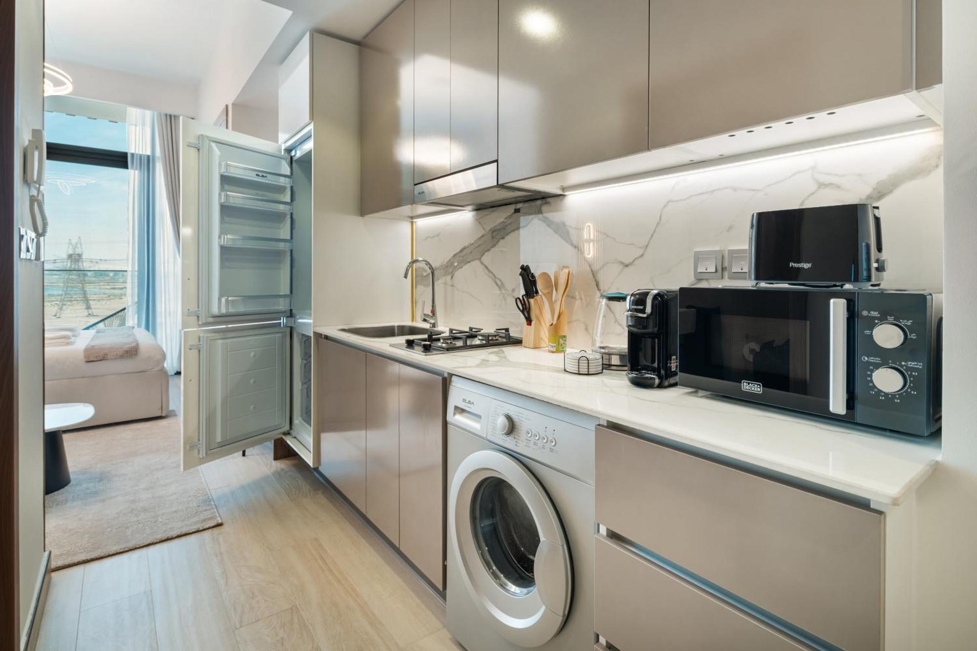 Apartment Modernistic In Azizi One