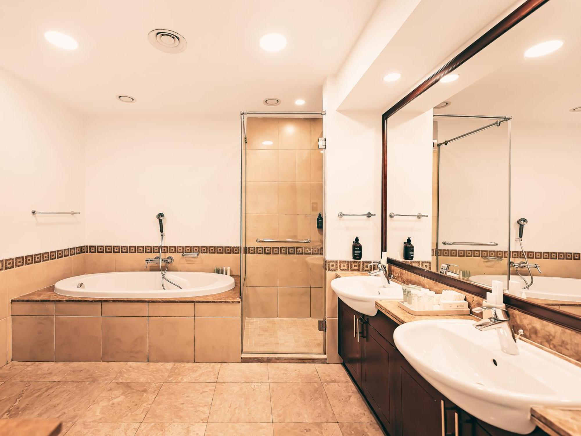 New Fairmont Private Club Access Palm Jumeirah Apartment Dubai