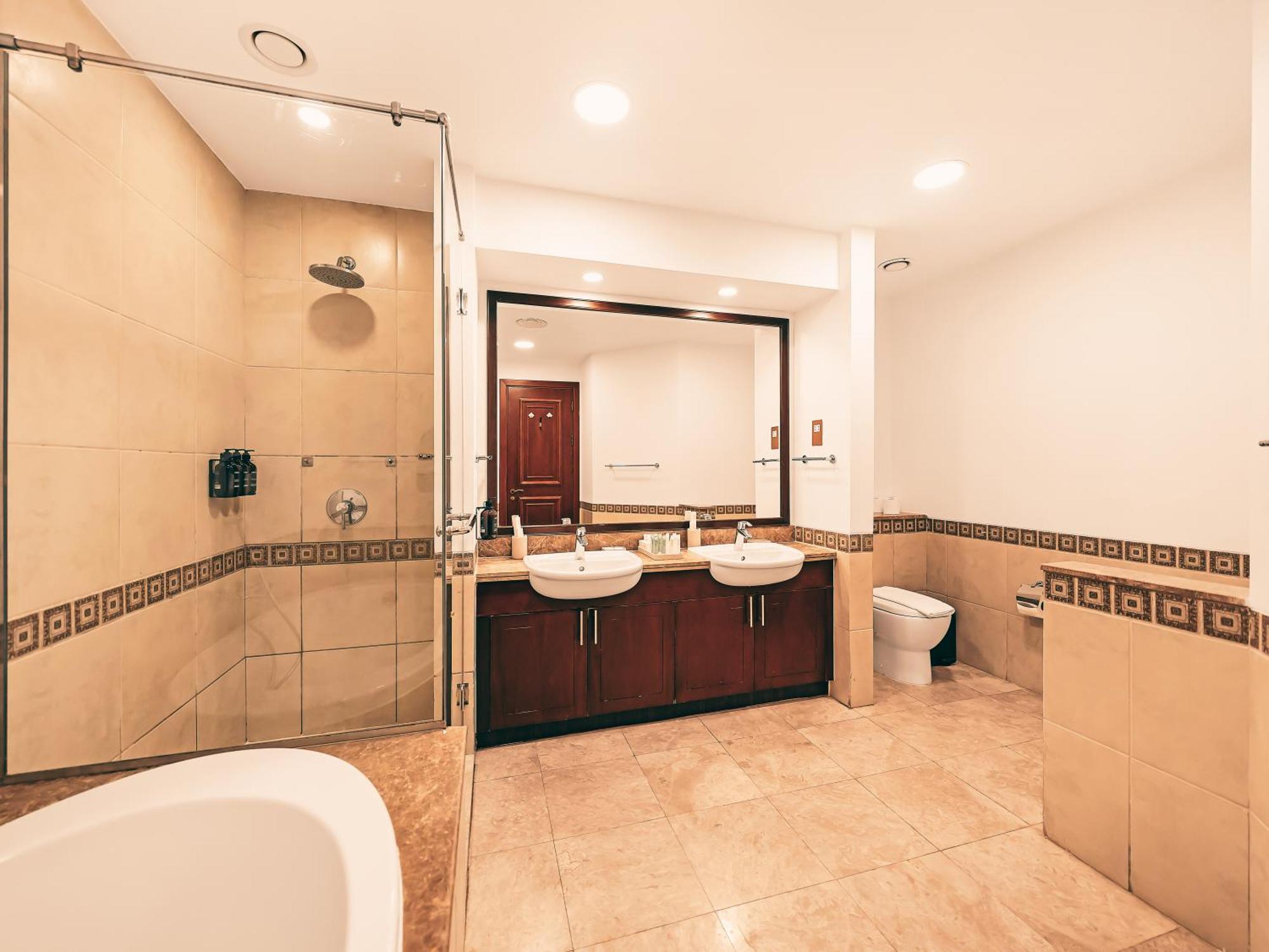 New Fairmont Private Club Access Palm Jumeirah Apartment Dubai