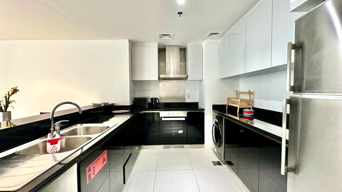 Apartment Exclusive 2br Escape With Marina Views In Damac Heights By Bhavan