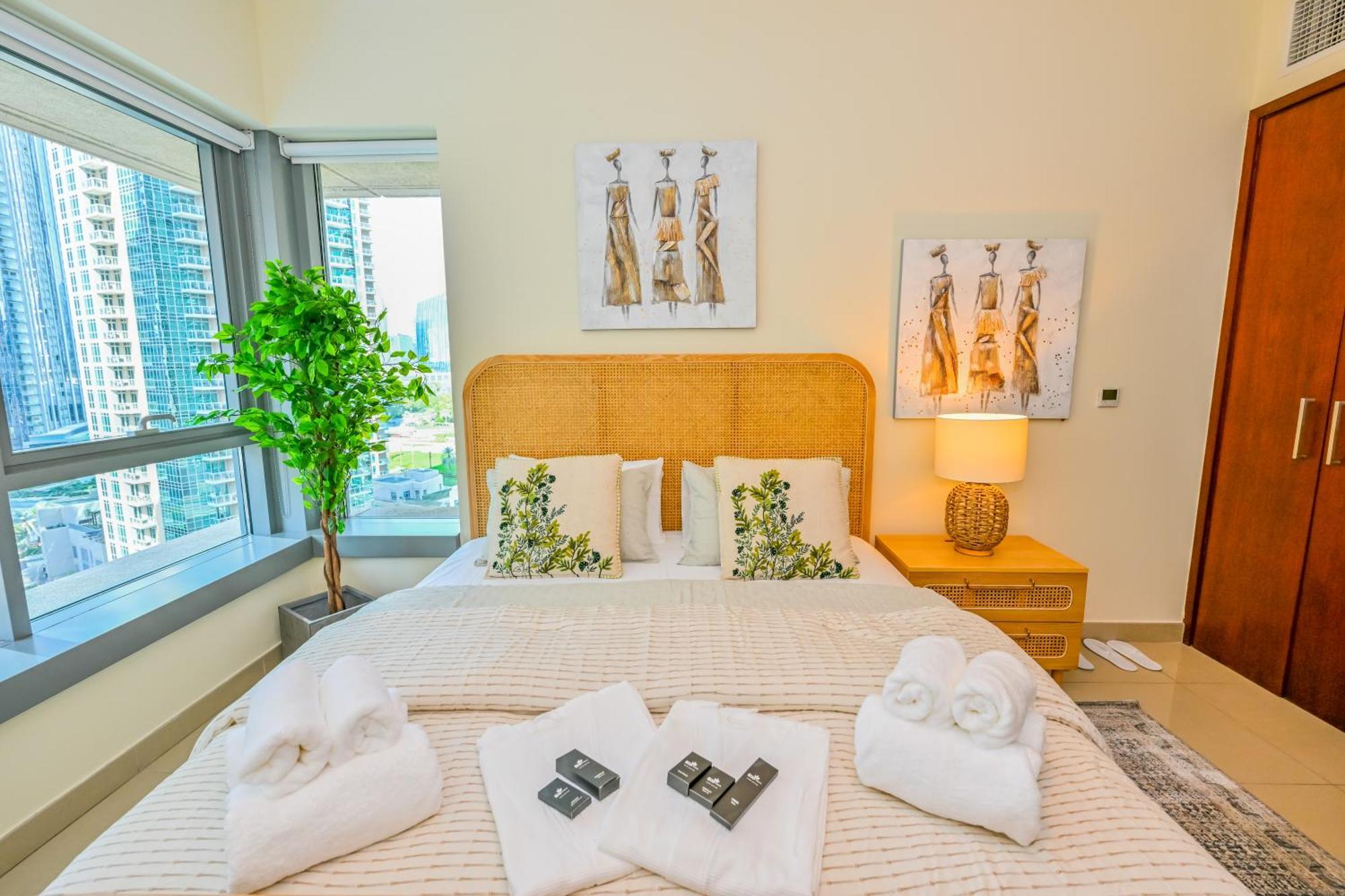 New 2br Stunning Burj & Fountain View Luxe Downtown *