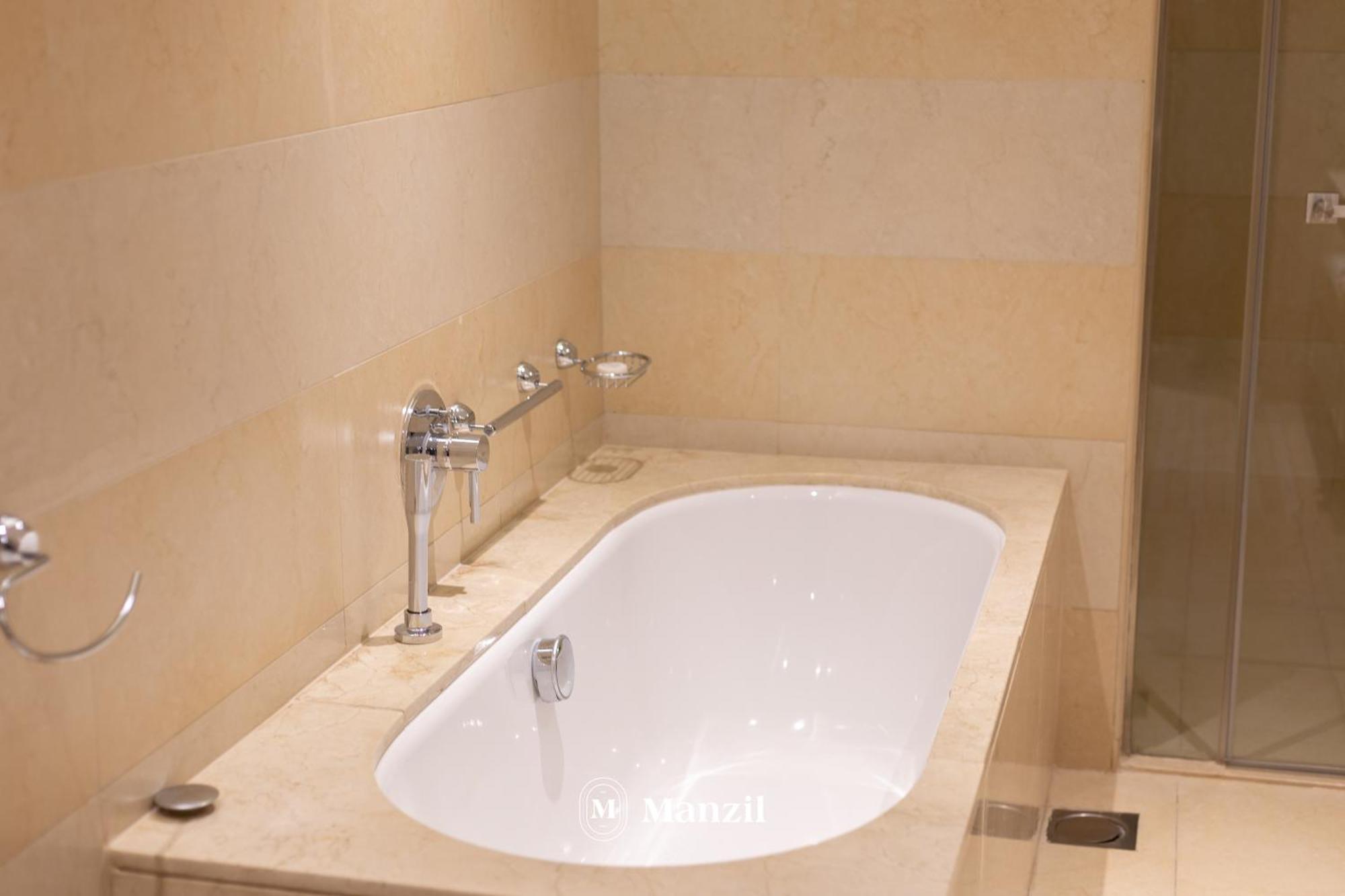 Luxury & In Creek Heights, Near Wafi Mall & Frame Apartment