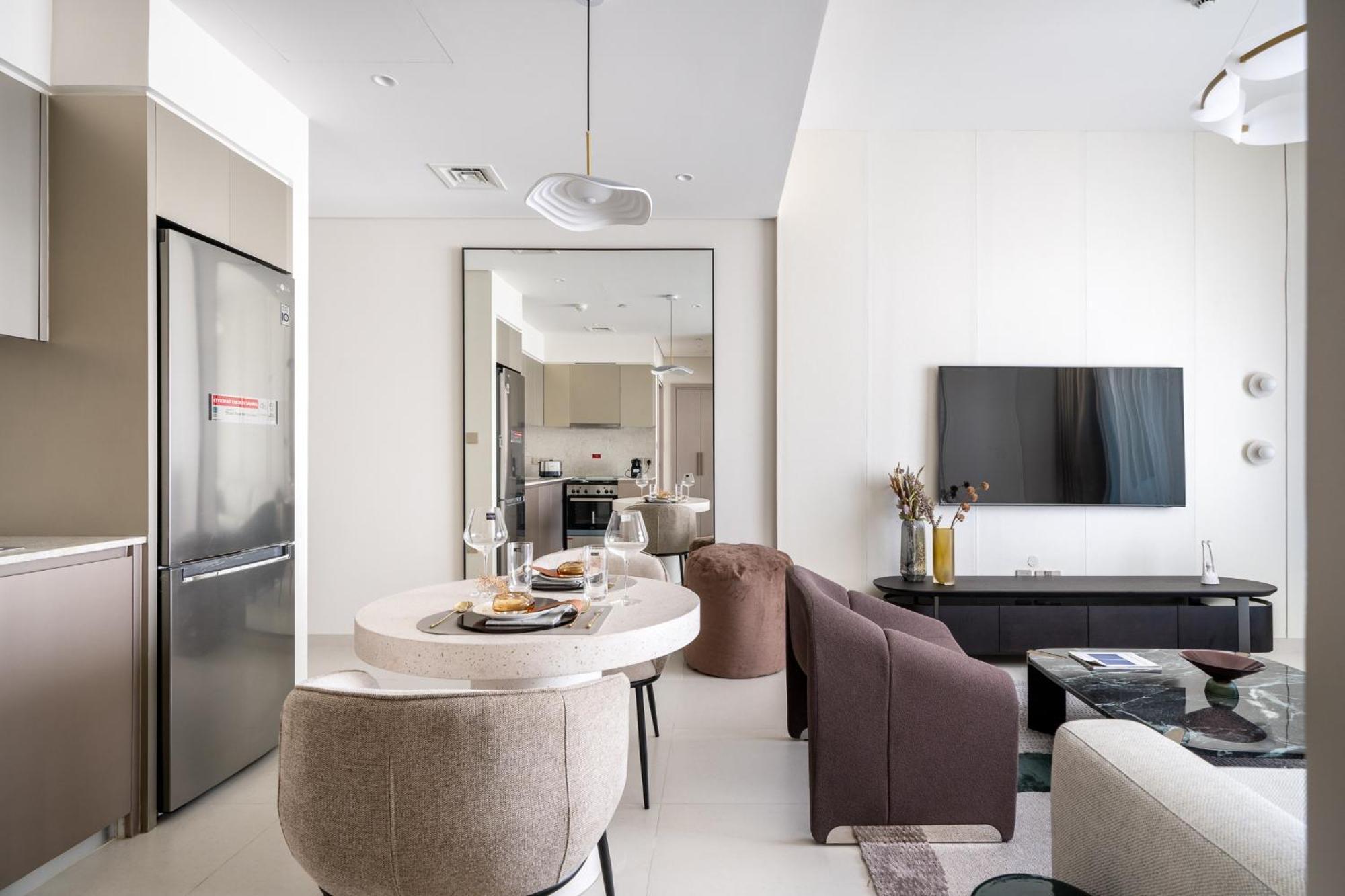 Apartment Brand New Elegant 1 Bedroom I Steps From Mall
