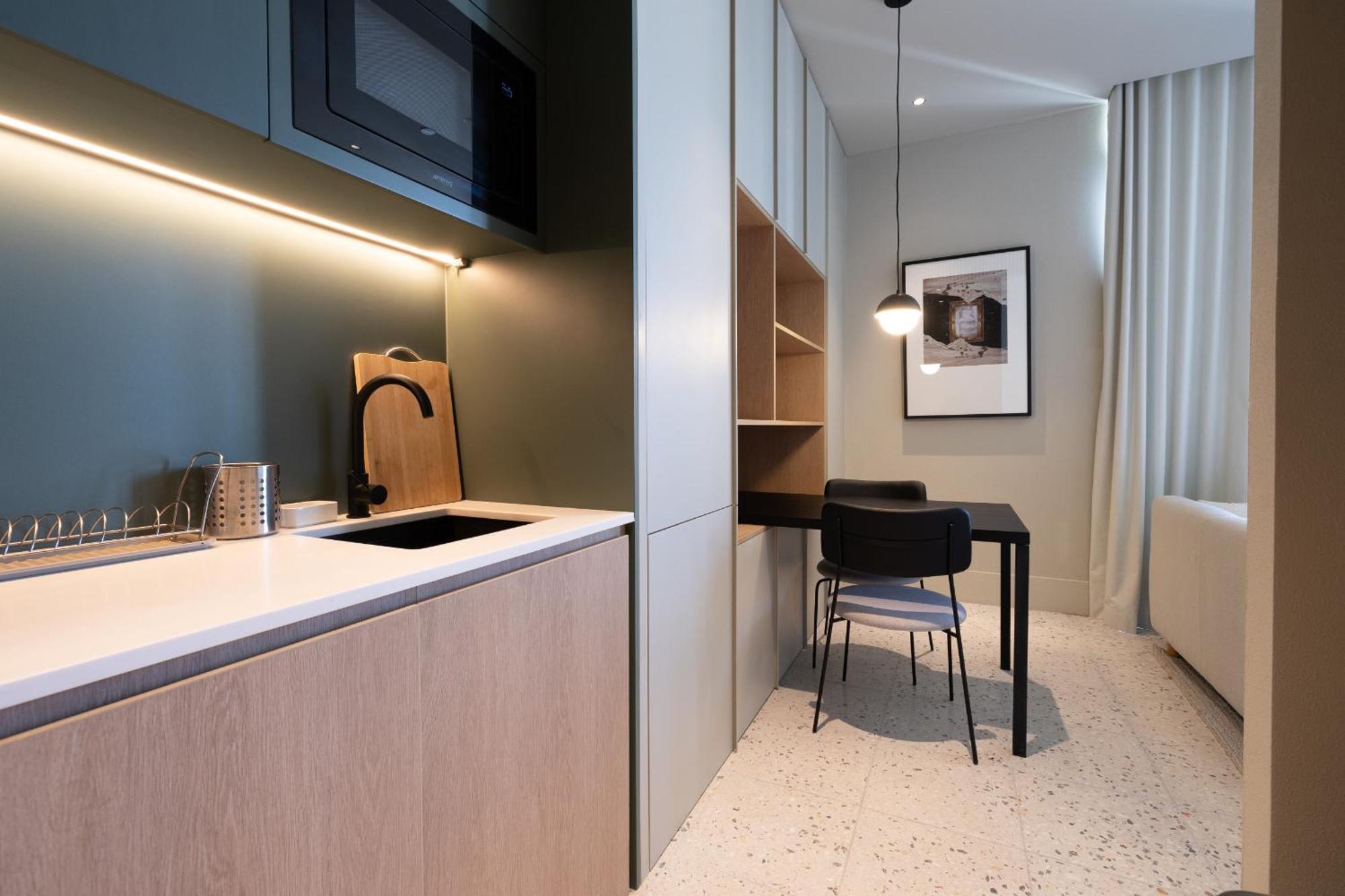 Modern At Upside Living With Burj Views - Business Travelers Dubai