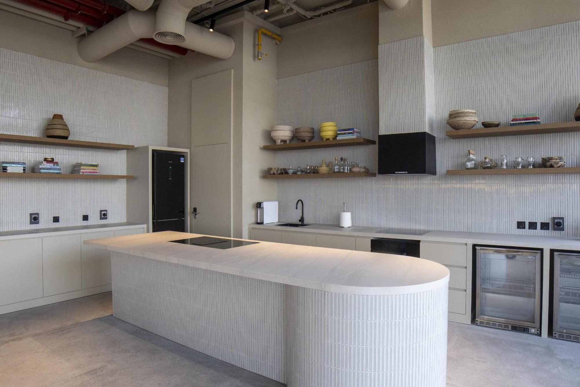Modern At Upside Living With Burj Views - Business Travelers Apartment Dubai