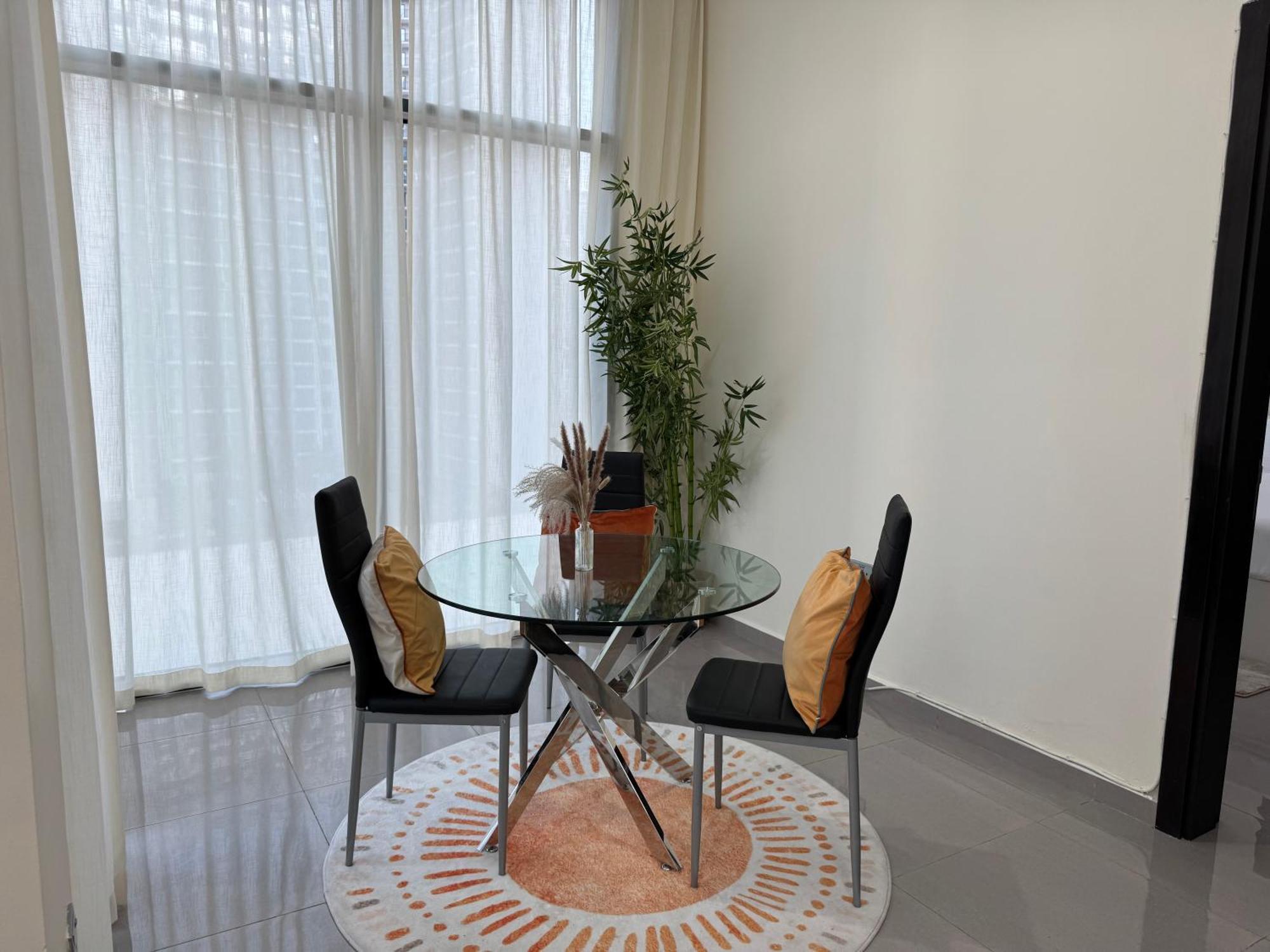 Lala Land Homes - Magnificent 1 Bedroom In Business Bay * Dubai