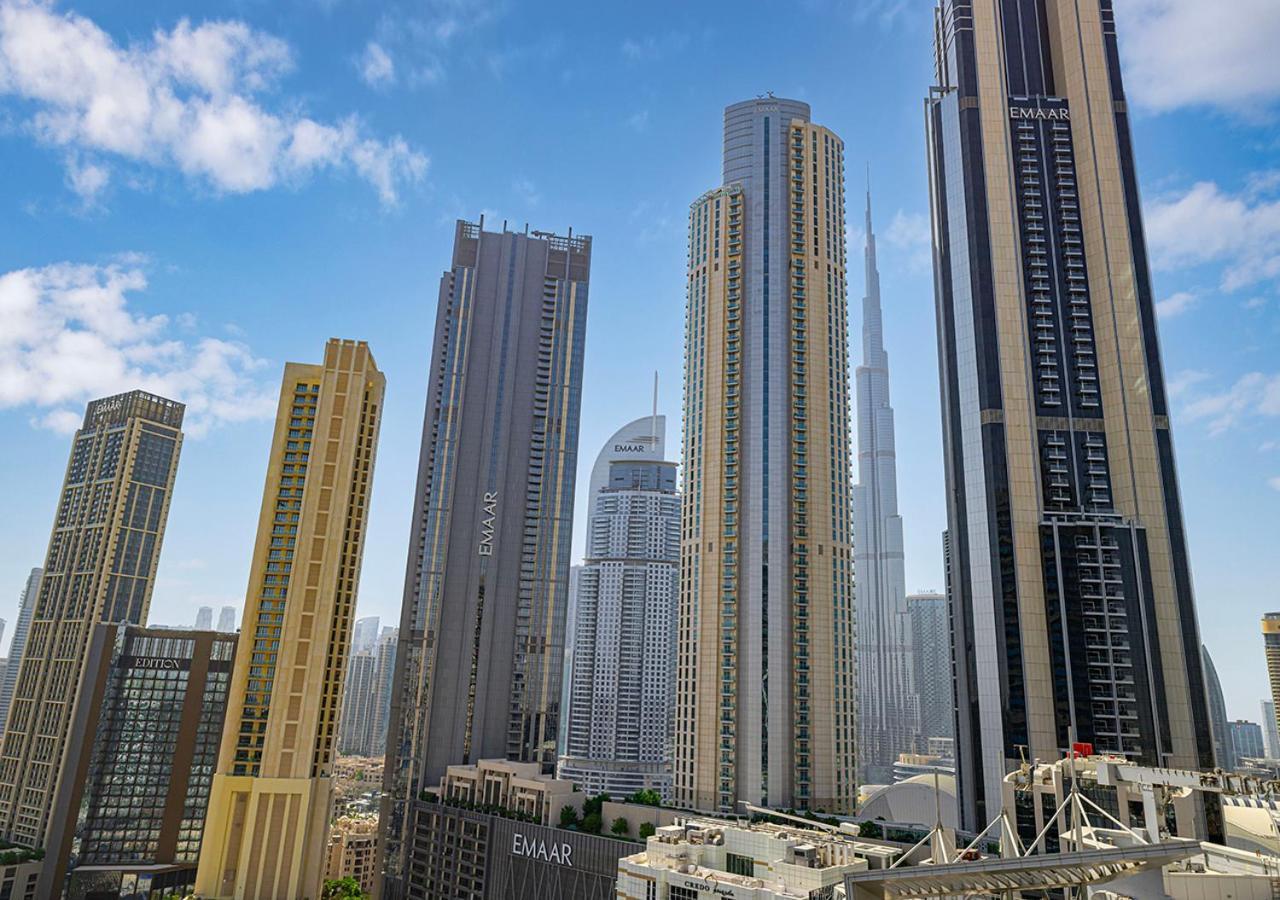 2 Bedroom Apartment! 5 Minute Walk To Mall! Burj Khalifa View! Dubai
