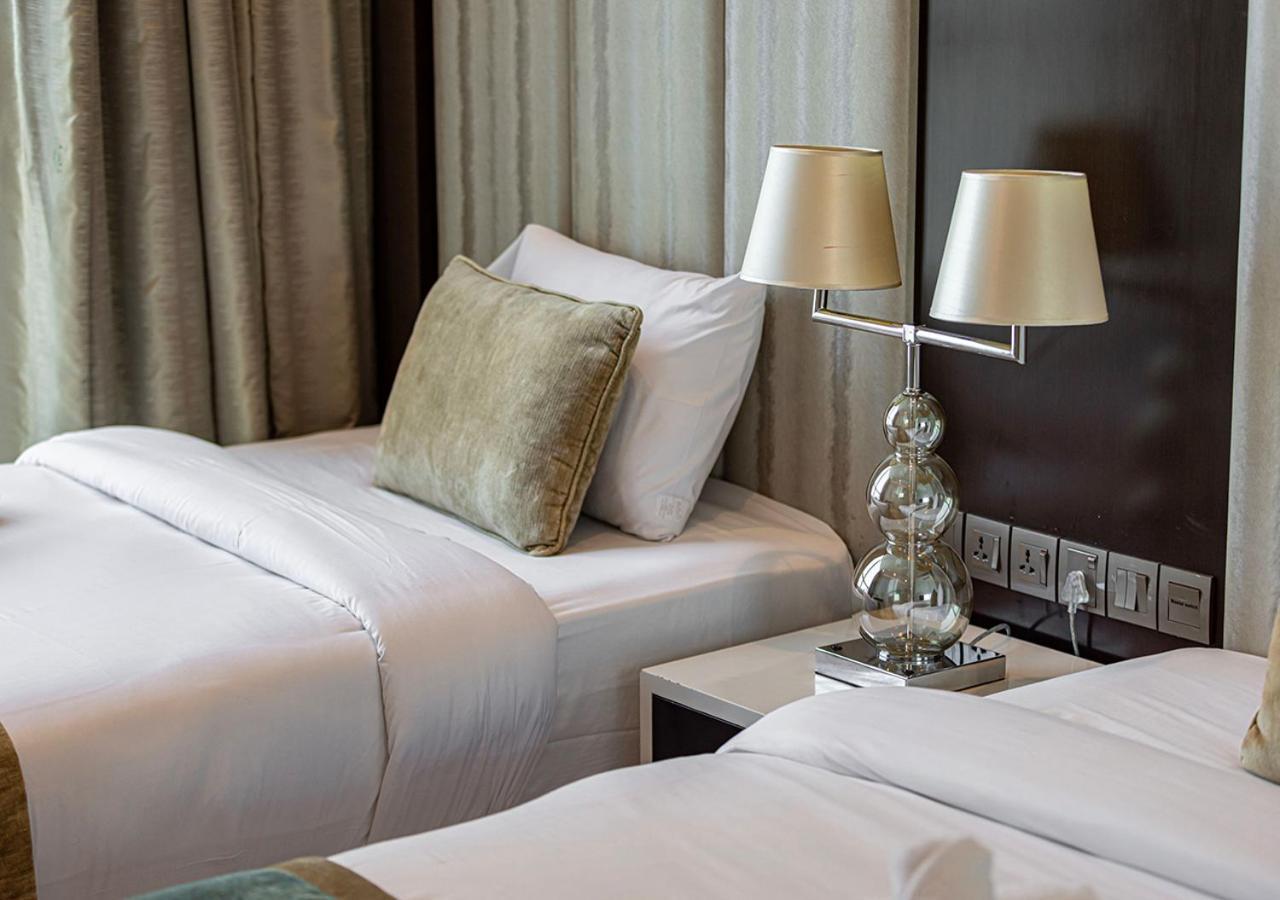 2 Bedroom Apartment! 5 Minute Walk To Mall! Burj Khalifa View! Apartment Dubai