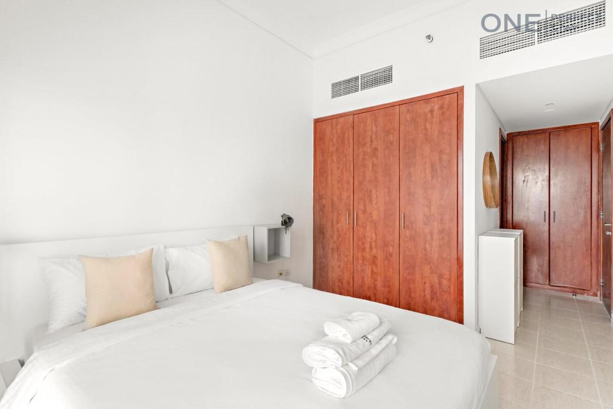 Amazing 1br In Jlt With View Pool And Gym