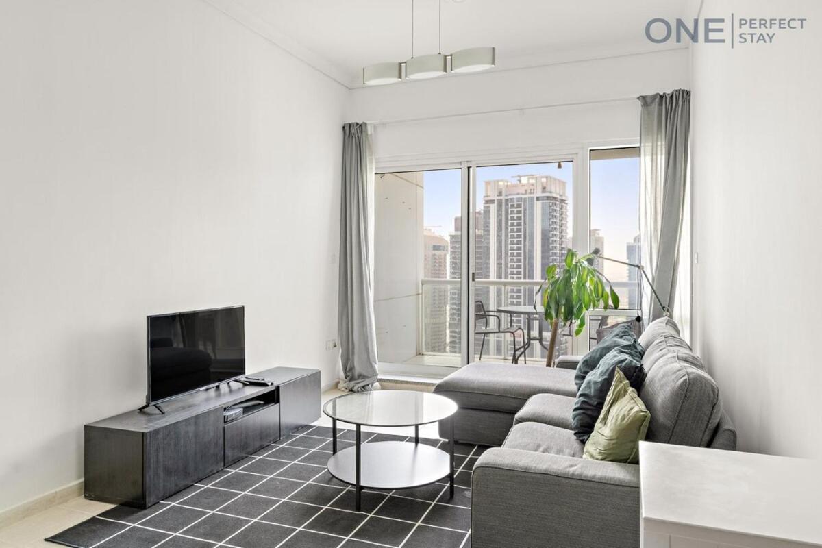 Apartment Amazing 1br In Jlt With View Pool And Gym *