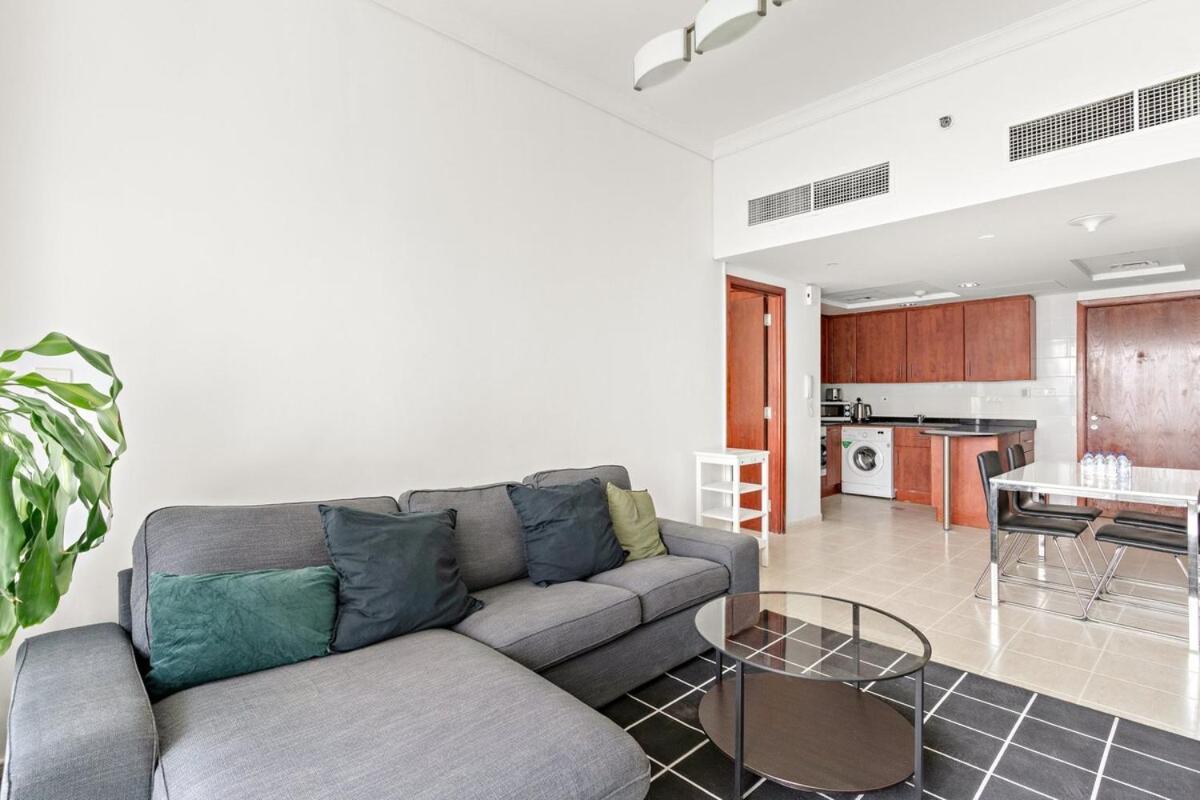 Amazing 1br In Jlt With View Pool And Gym Apartment Dubai
