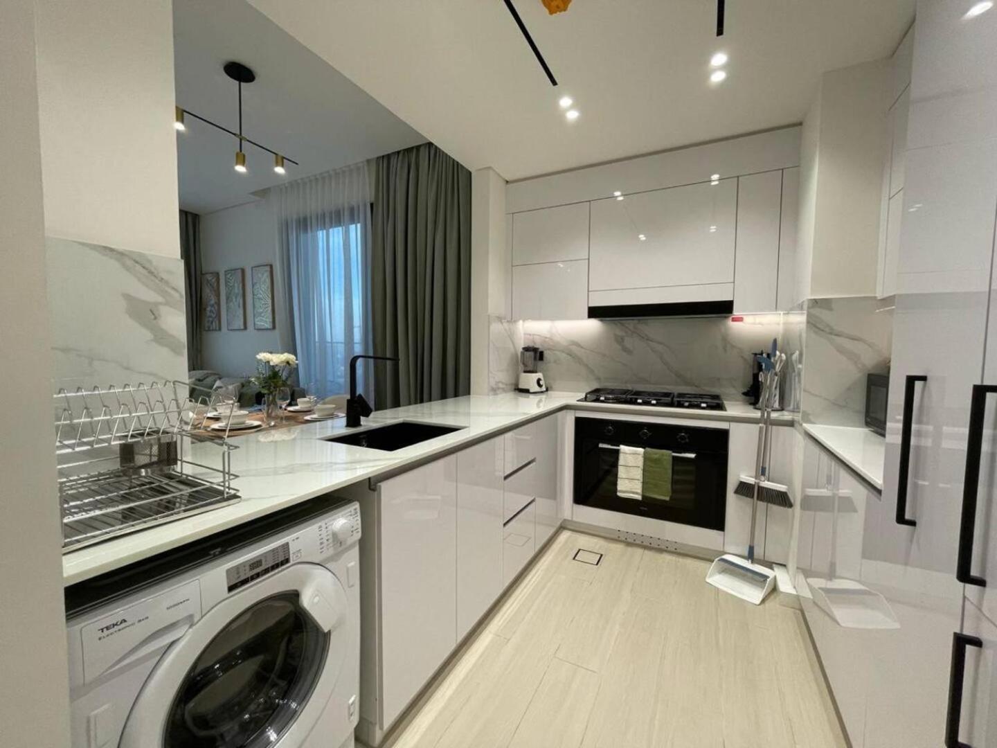 Elite 2br With Private Pool In Jvc
