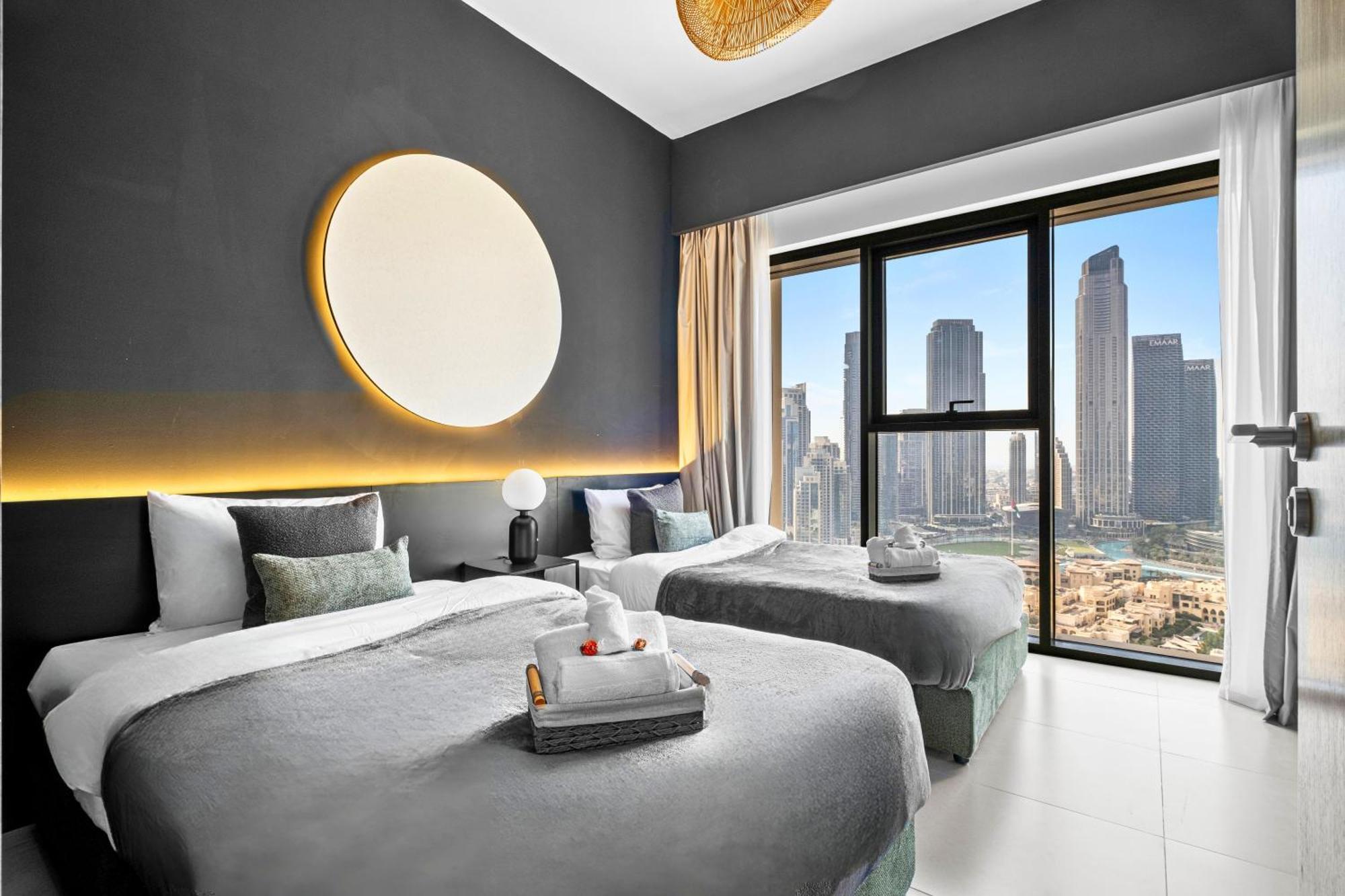Luxury At The Top- Iconic Burj Views-dubai Mall Access 2br By Maxx Value Homes Apartment