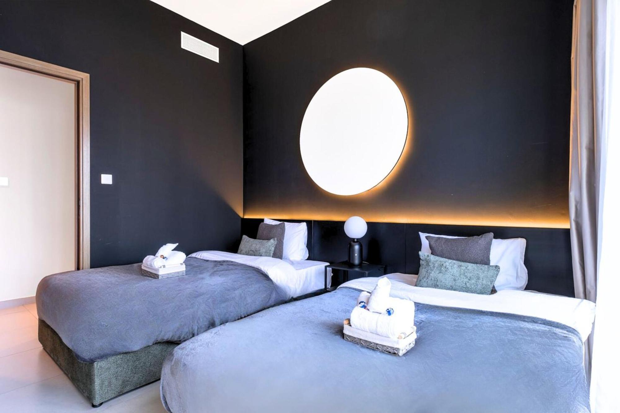Luxury At The Top- Iconic Burj Views-dubai Mall Access 2br By Maxx Value Homes * Dubai