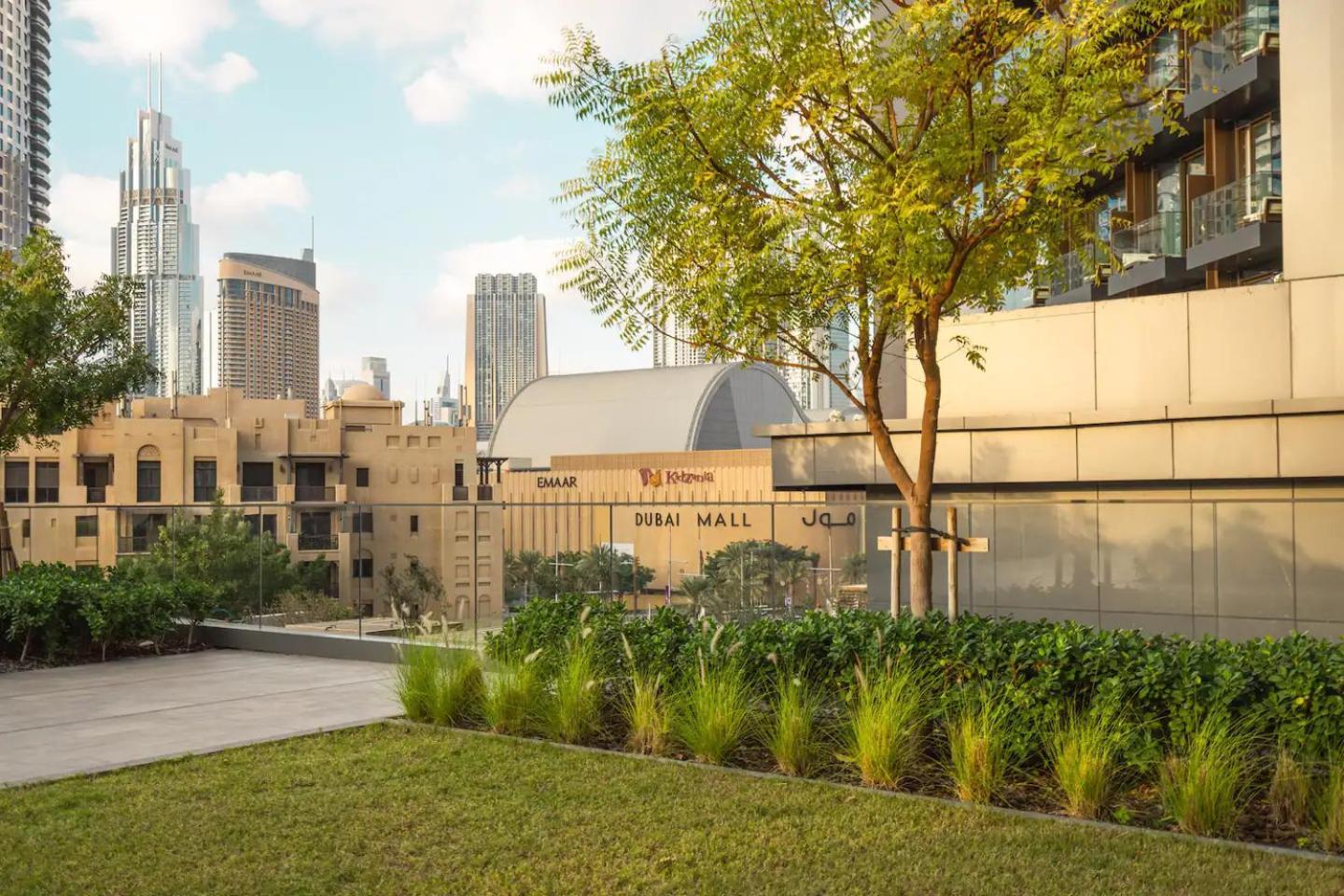 Luxury At The Top- Iconic Burj Views-dubai Mall Access 2br By Maxx Value Homes *
