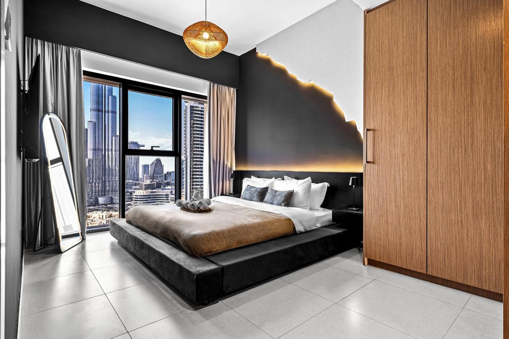 Apartment Luxury At The Top- Iconic Burj Views-dubai Mall Access 2br By Maxx Value Homes *