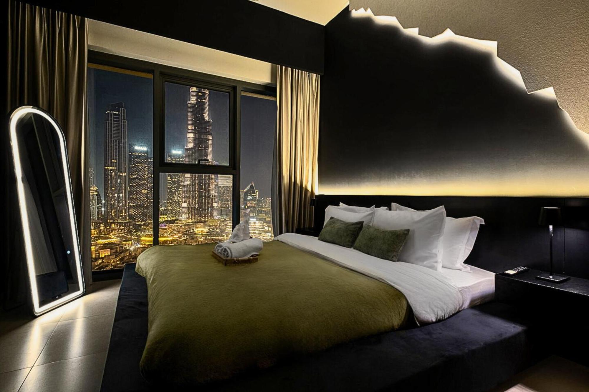 Luxury At The Top- Iconic Burj Views-dubai Mall Access 2br By Maxx Value Homes Apartment