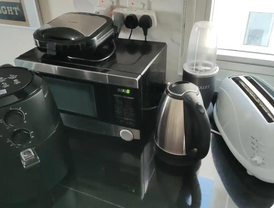 April Offer Huge 1bkh 4people & High Floor Apartment Dubai