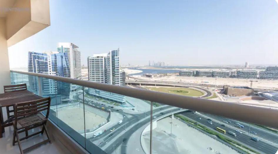 April Offer Huge 1bkh 4people & High Floor Apartment Dubai