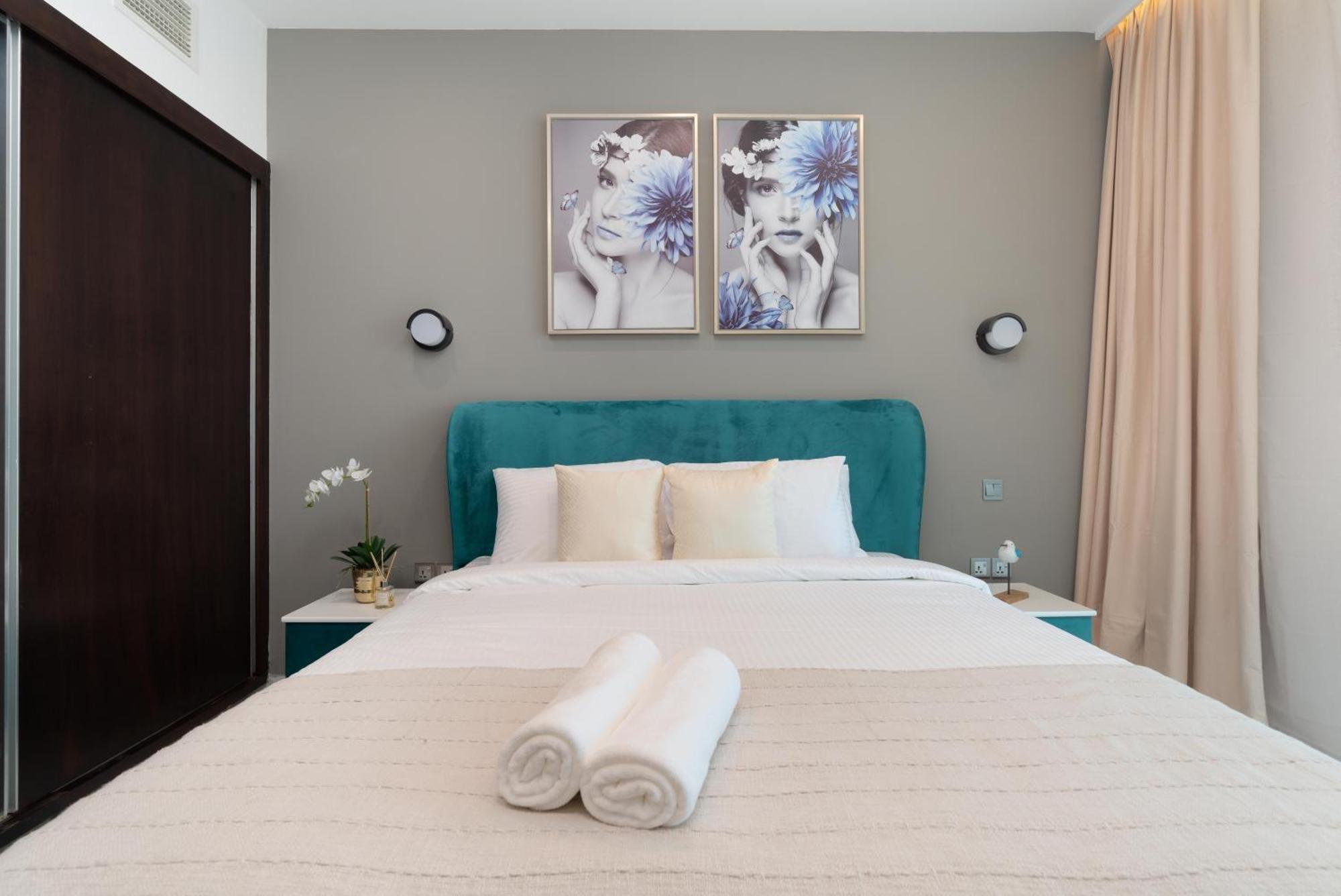 Al Bateen Residences - Ultimate Luxurious Three Bedroom Maid's Dubai