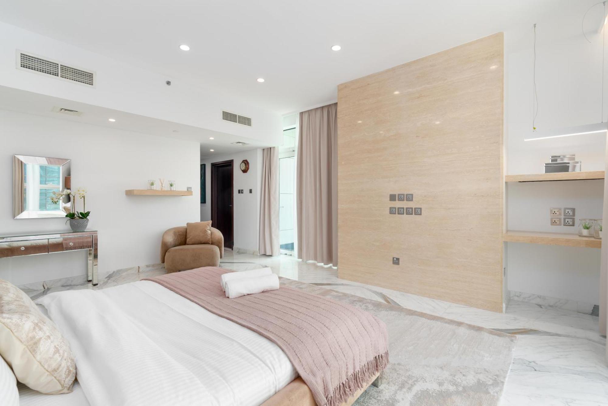 Al Bateen Residences - Ultimate Luxurious Three Bedroom Maid's Apartment *