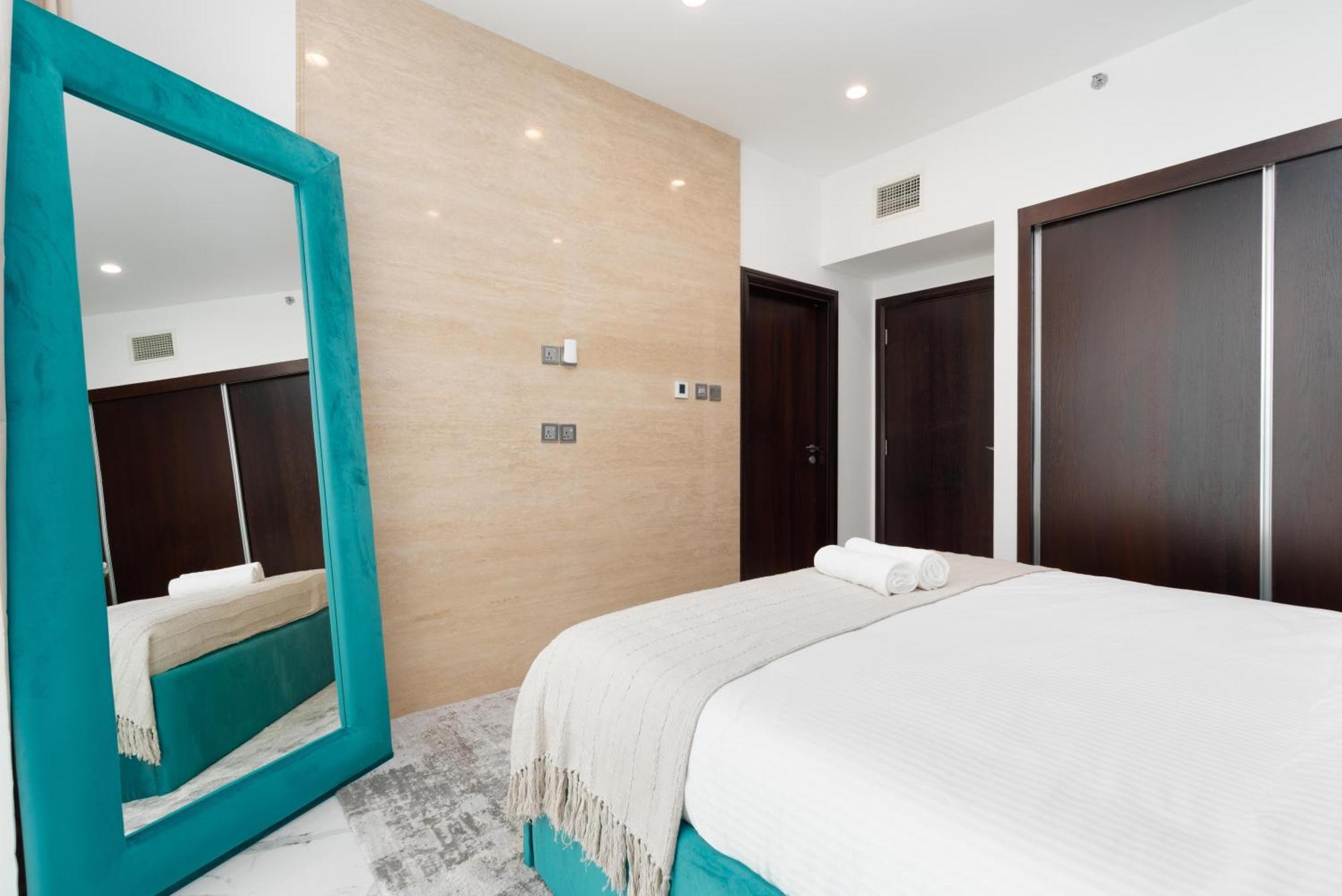 Al Bateen Residences - Ultimate Luxurious Three Bedroom Maid's Dubai