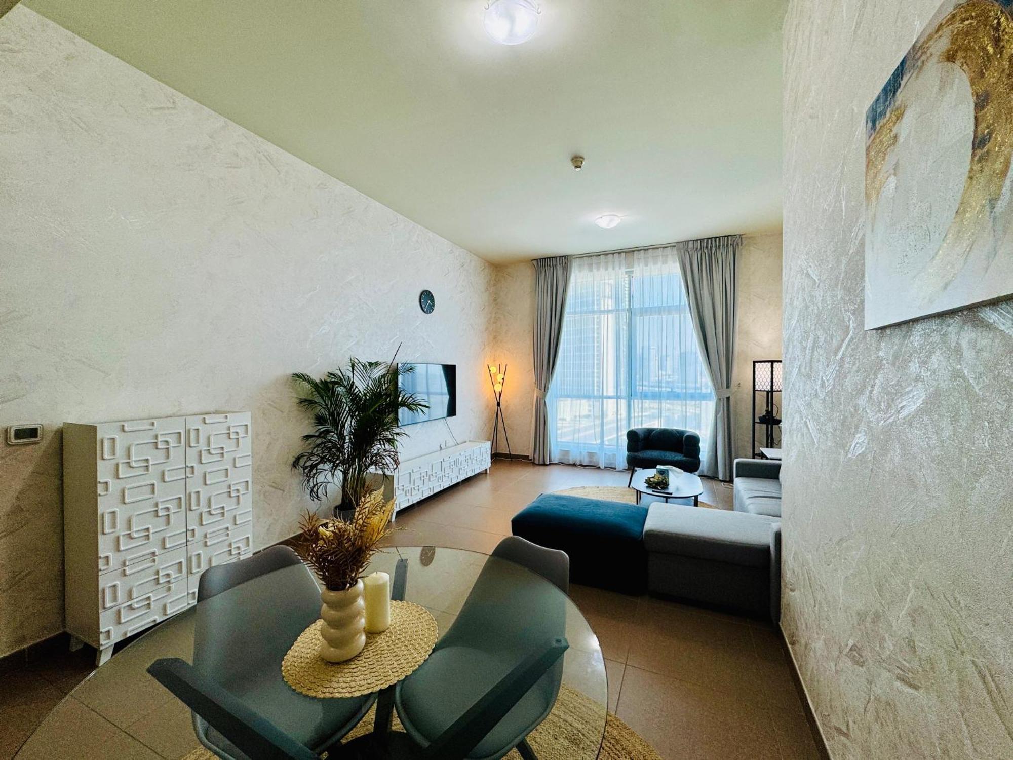 Hm- 702 Specious And Large Fully Furnished One Bedroom * Dubai