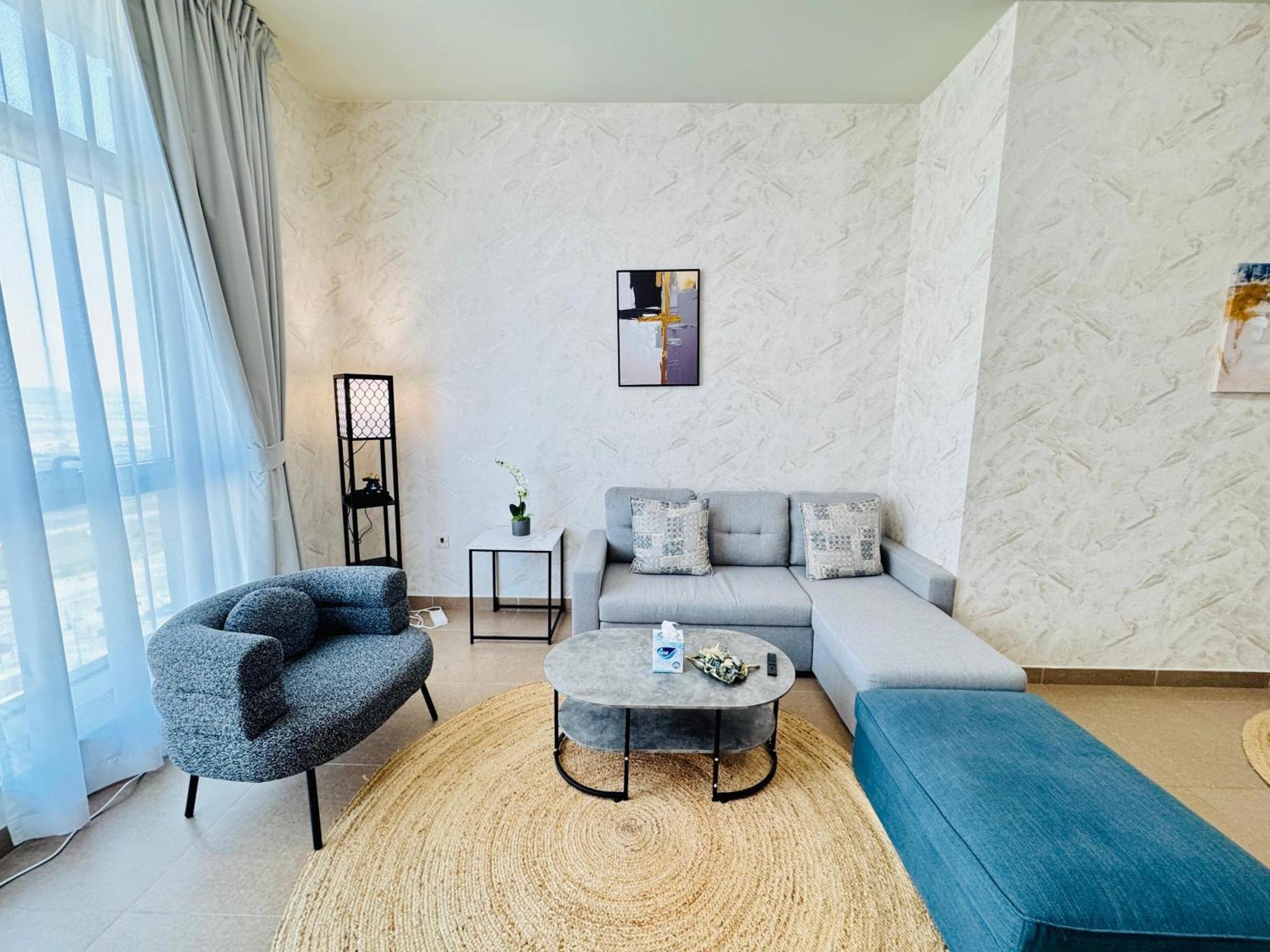 Hm- 702 Specious And Large Fully Furnished One Bedroom Apartment