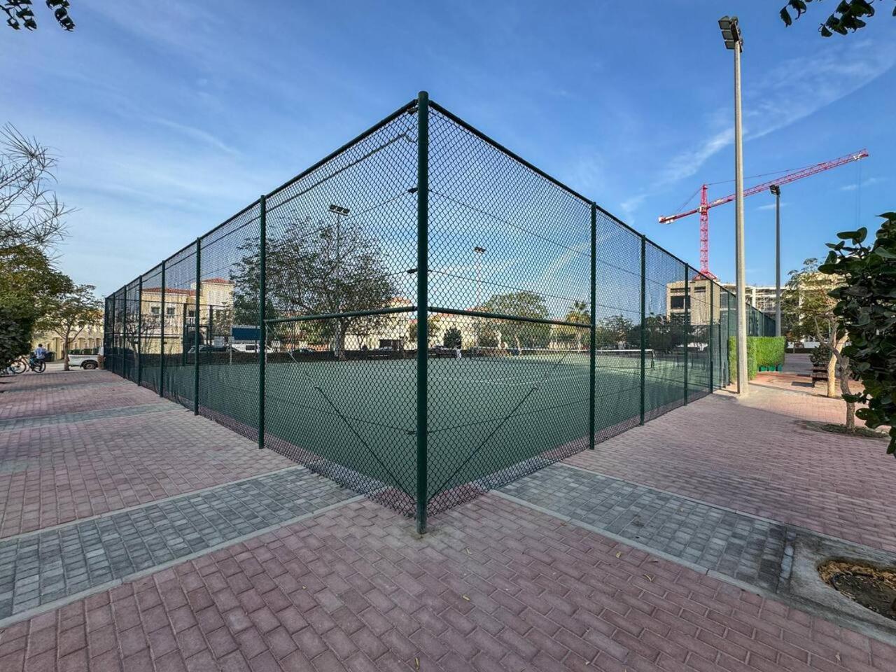Apartment Chic And Spacious 1-bedroom In Prime Location In Jvt