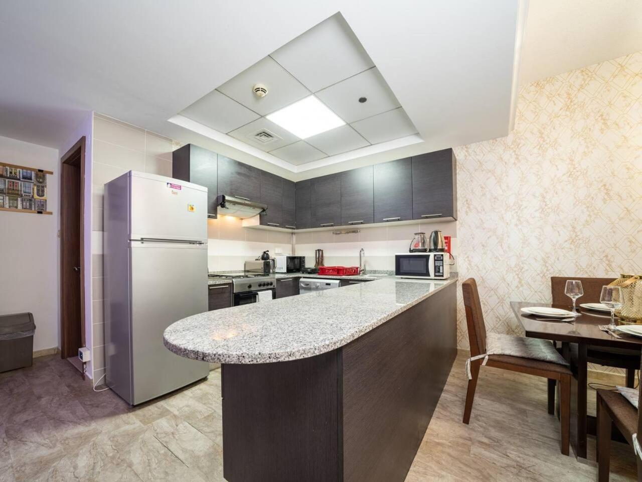 Chic And Spacious 1-bedroom In Prime Location In Jvt Apartment Dubai