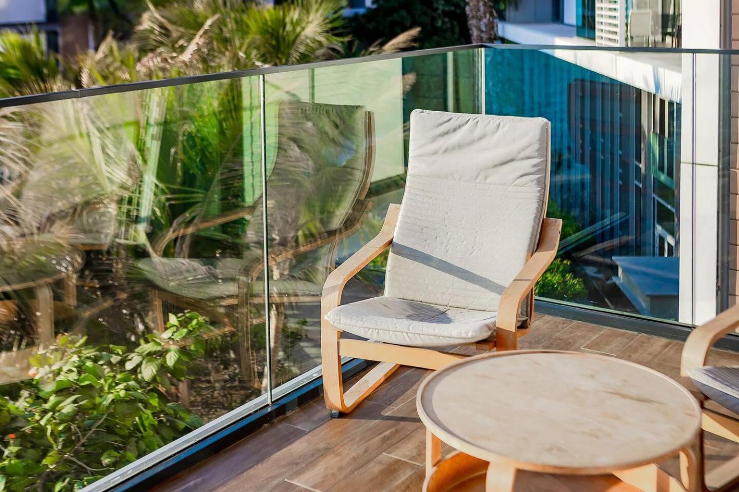 Bluewaters Sea View 2br Pool & Gym & Beachfront Apartment
