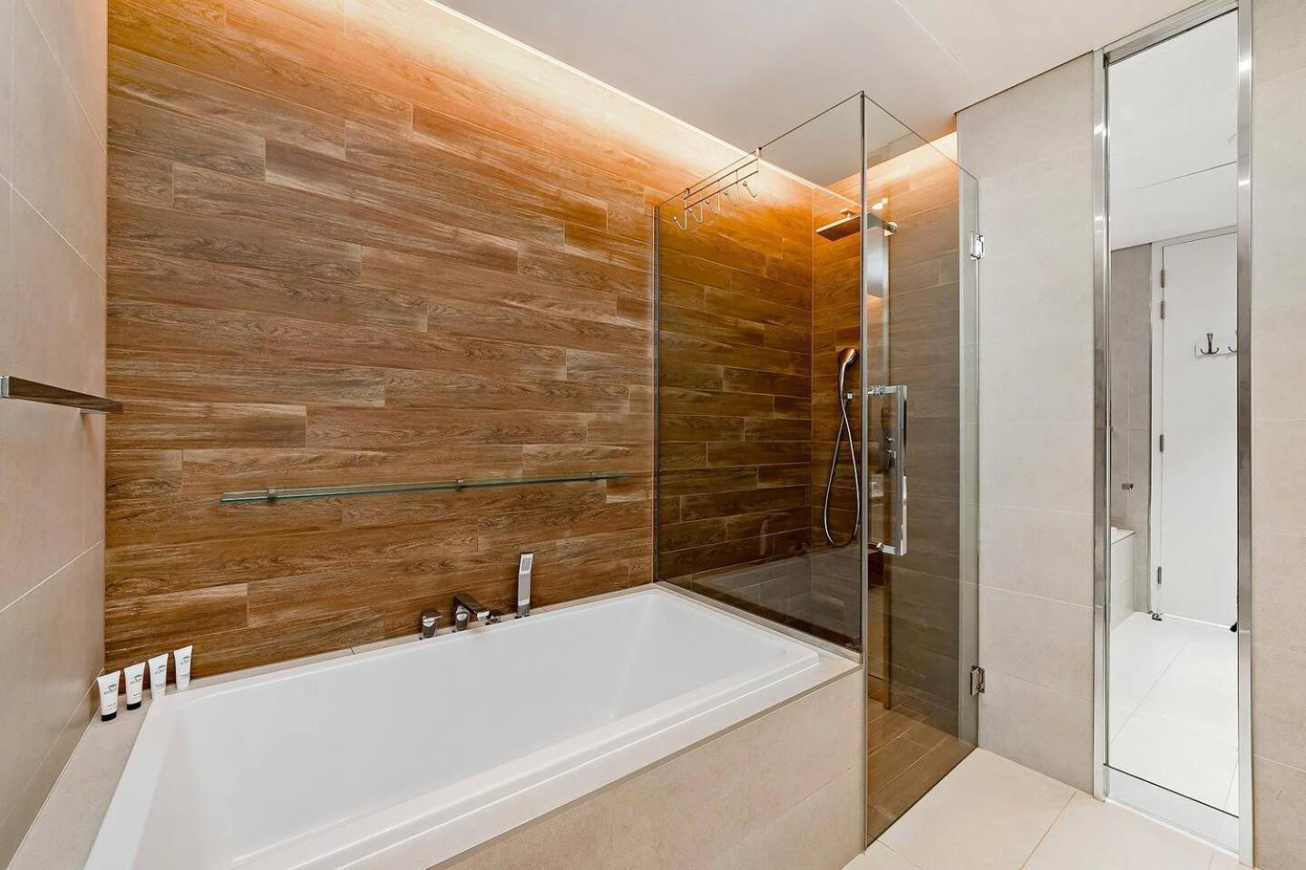 Bluewaters Sea View 2br Pool & Gym & Beachfront Apartment *