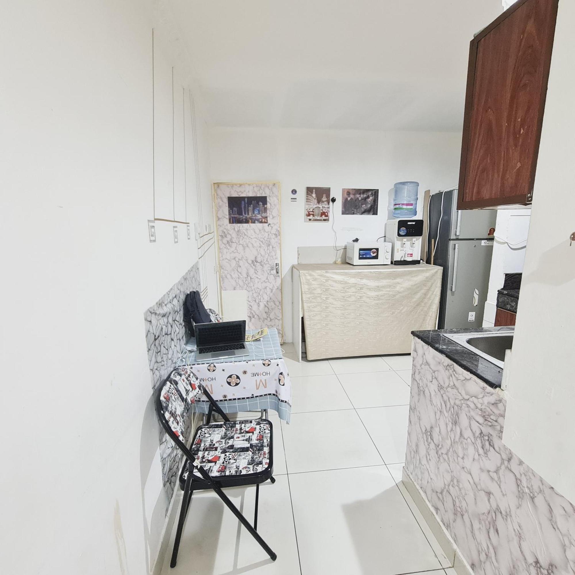La Gold Capsule Hostel *