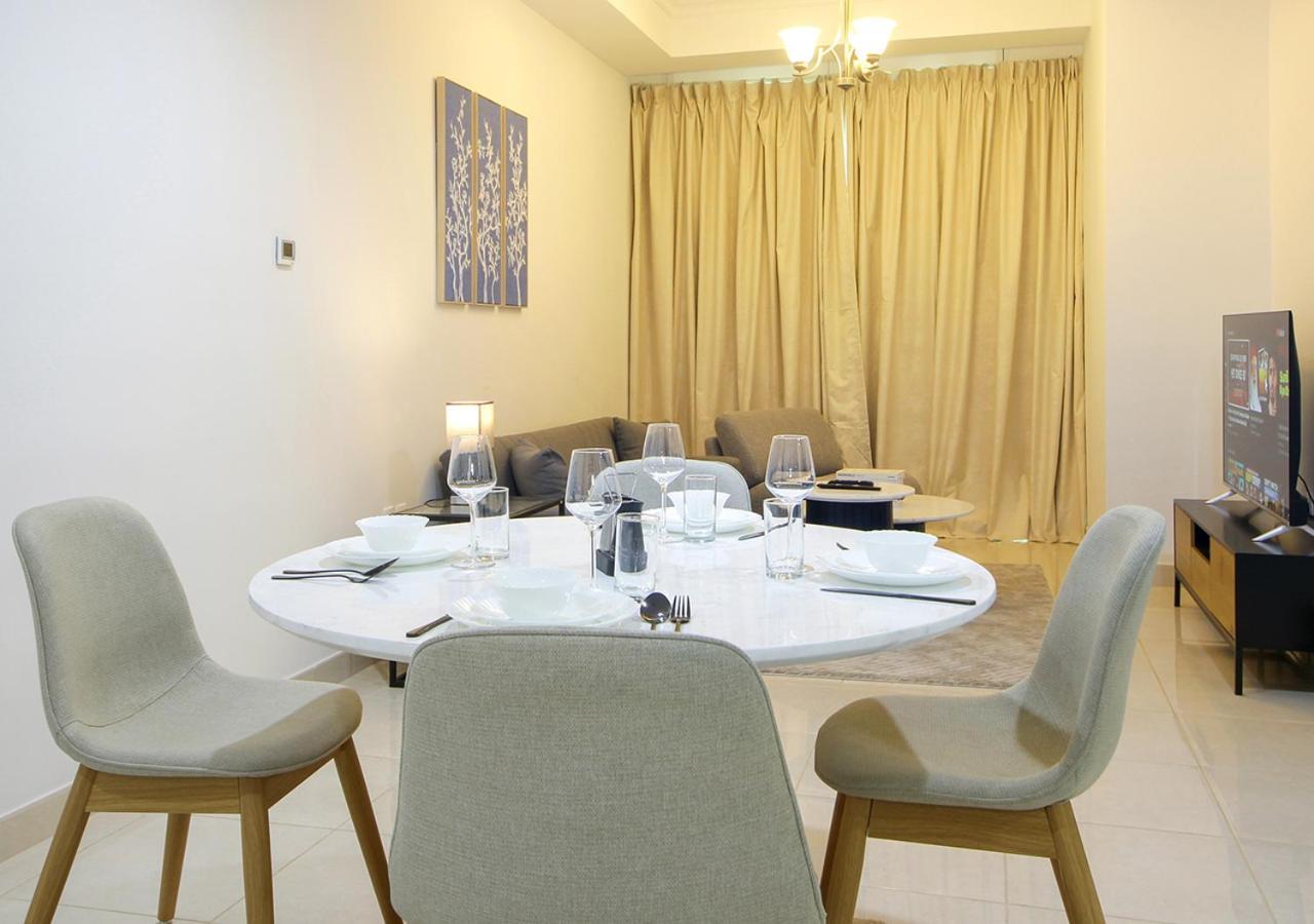 Apartment Scenic 1br With Canal & Marina Views Dubai