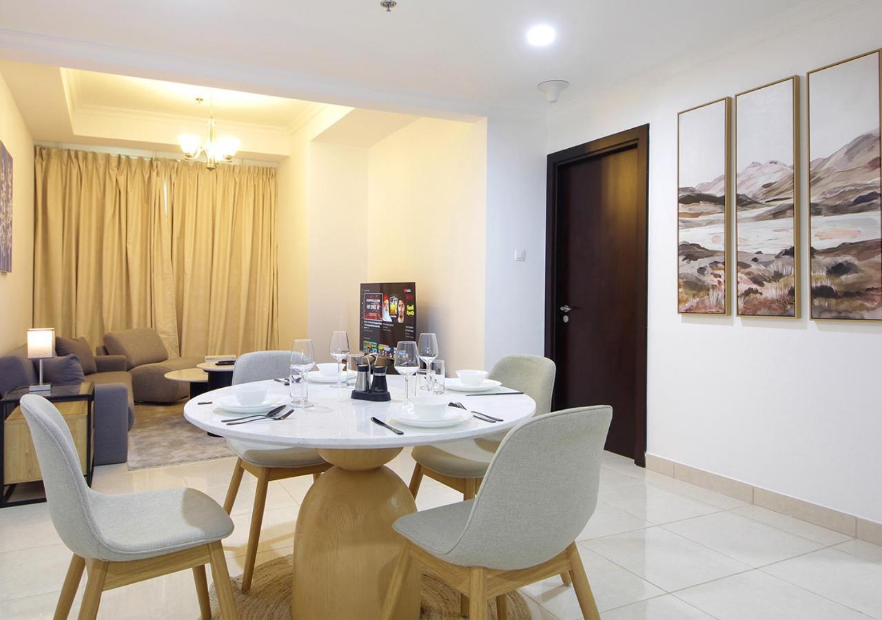 Apartment Scenic 1br With Canal & Marina Views Dubai