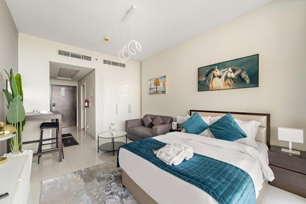 First Class Luxe Cozy Living *