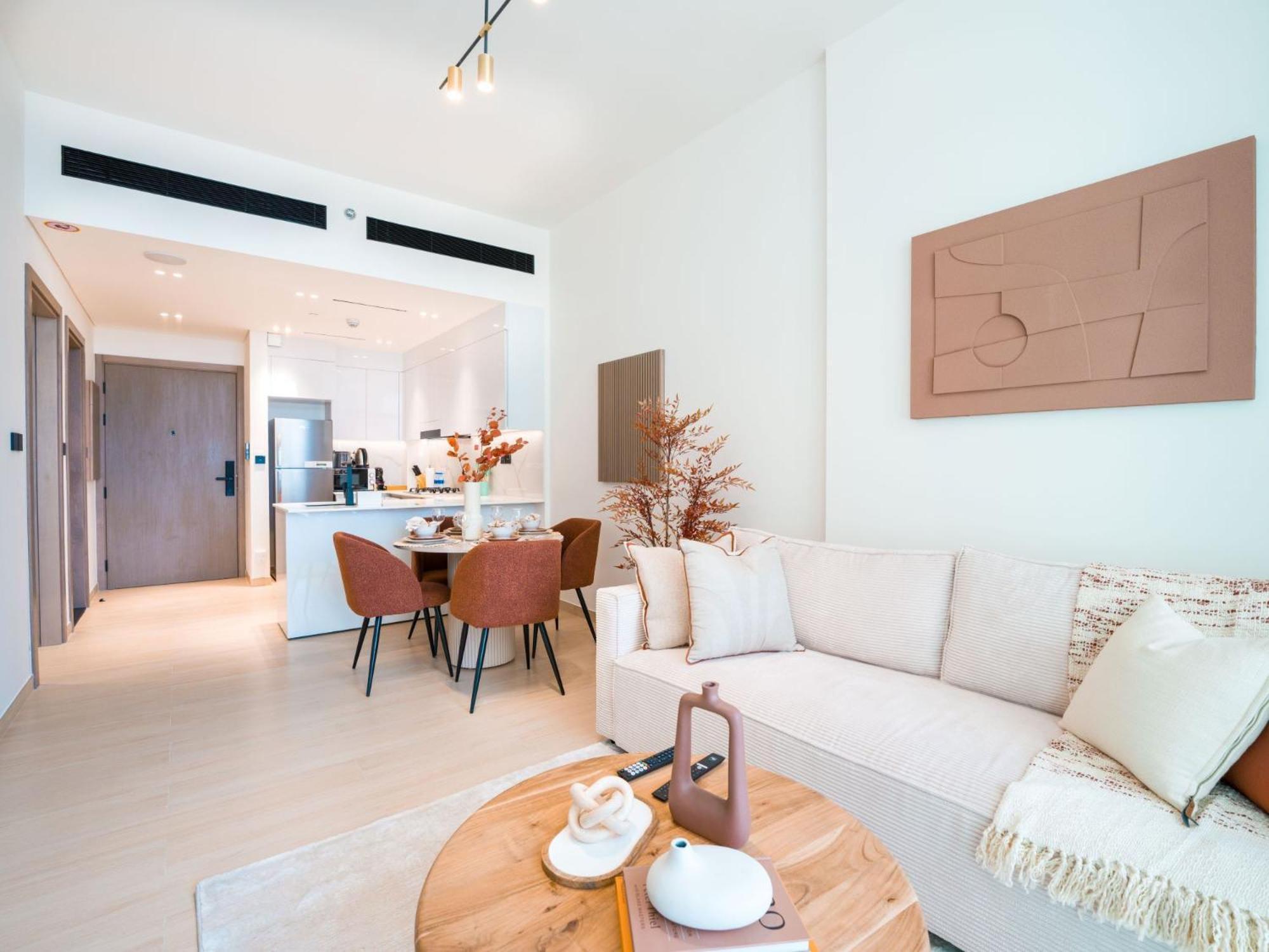 Easygo- Stylish 1bdr With View And Astonishing Facilities Jvc * Dubai