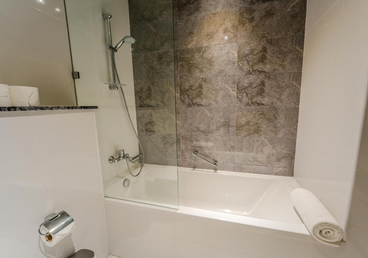 Apartment Spacious 1br In Habtoor With Canal Views & Close To Mall Dubai