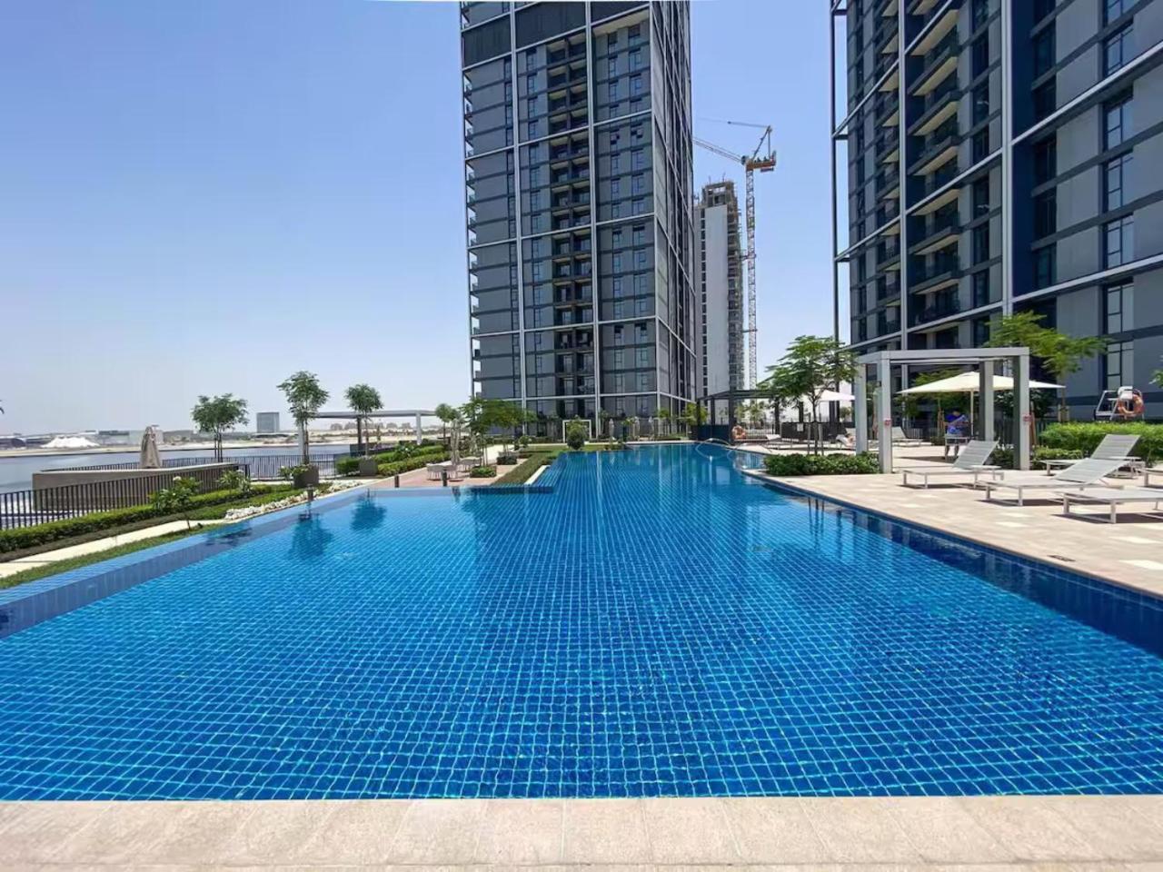 Apartment Waterfront 1br With Infinity Pool In Creek Edge T1 *