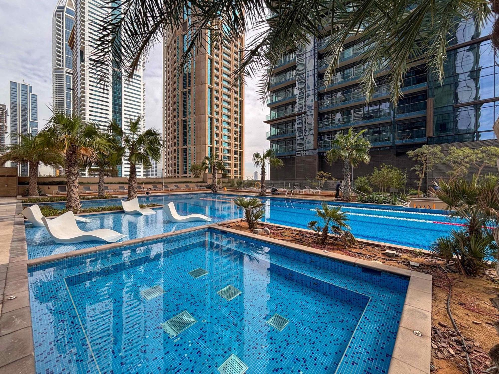 Frank Porter - The At Marina Gate 2 Apartment *