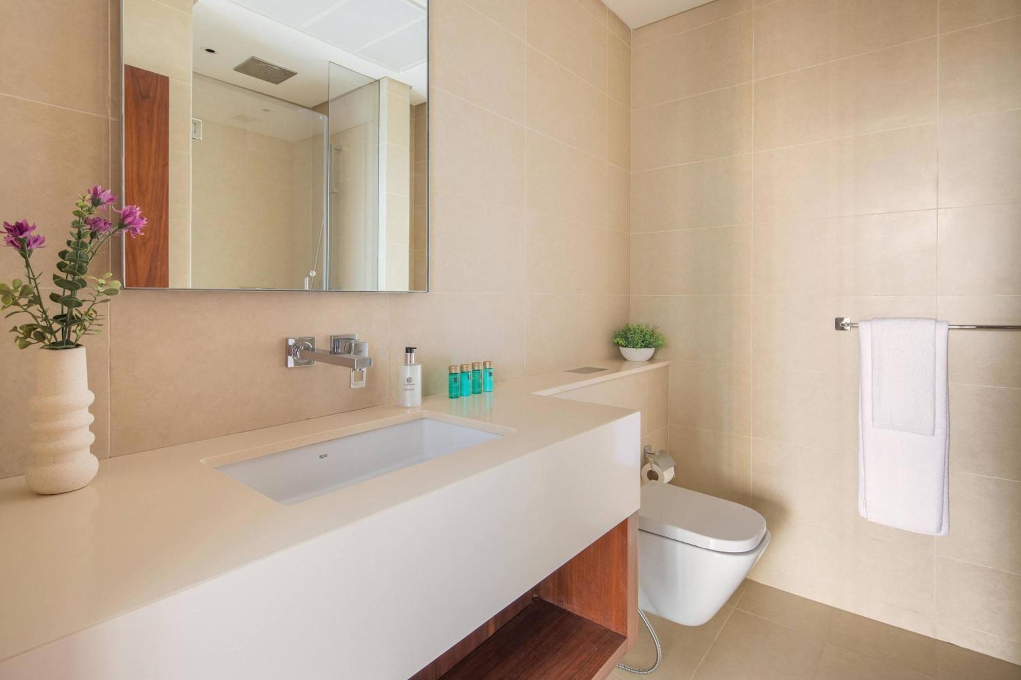 Frank Porter - The At Marina Gate 2 Apartment Dubai