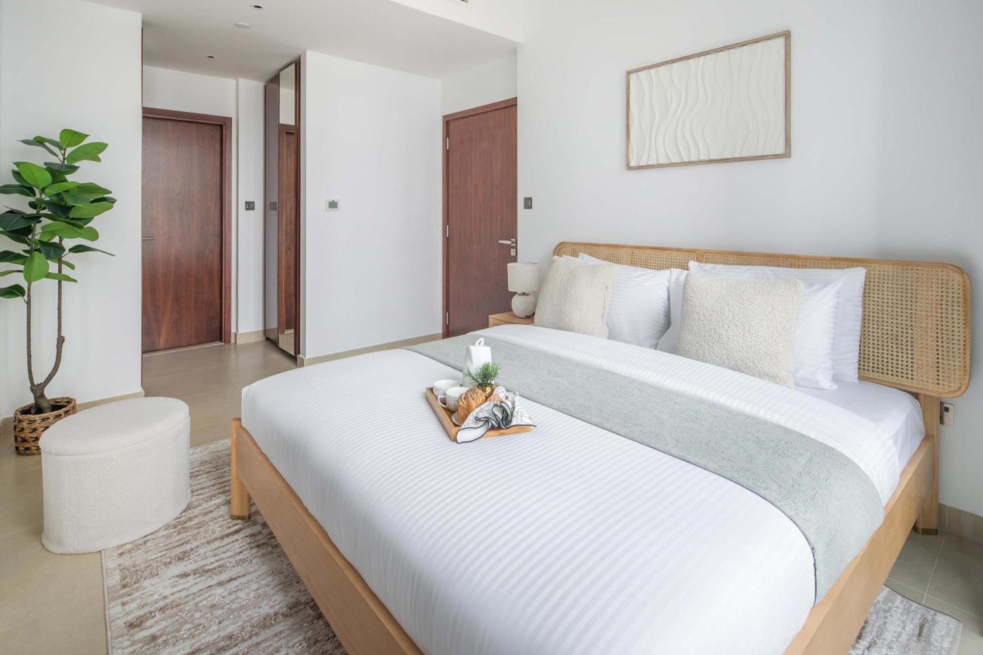 Frank Porter - The At Marina Gate 2 Apartment