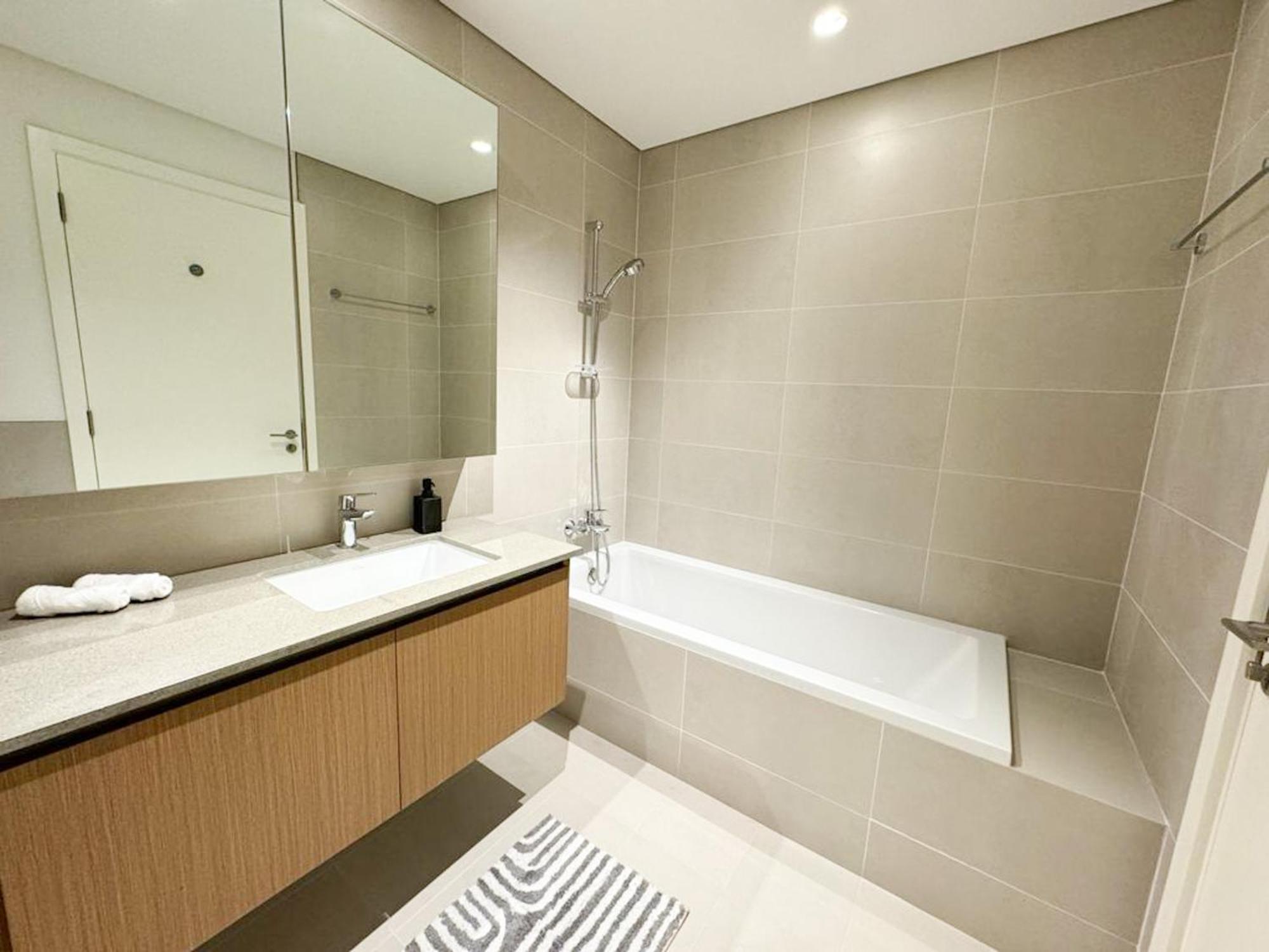 Apartment Spacious 3br With Access