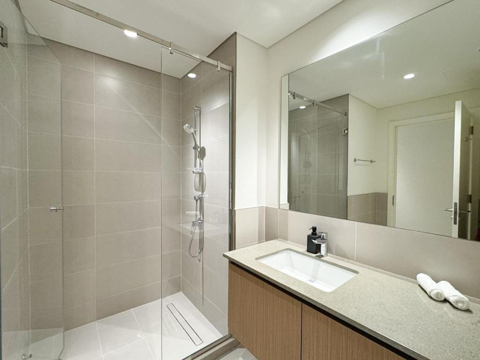 Spacious 3br With Access Apartment *